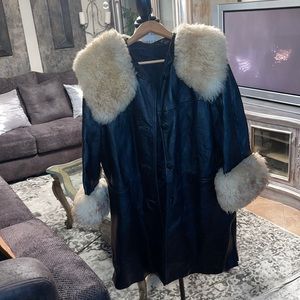 Beautiful! Vintage leather trench coat petit!!!!!!